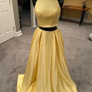 Sherri Hill stunning yellow gown, size 4